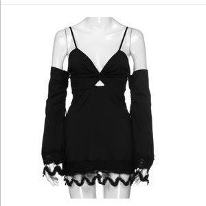 Small V-neck / Open Shoulders / Lace / Black Dress